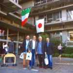 INQUIETO SIA IL GENIO- GIFU Samuele Batistoni-Luca Cartocci-Fabio Baronti-Gherardo davanti al Comune di Gifu
