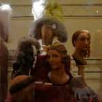 Filistrucchi oltre la scena - foto mostra teca parrucche storiche