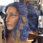 Parrucca in paglia azzurra con peneri oro art A24 Pz 20