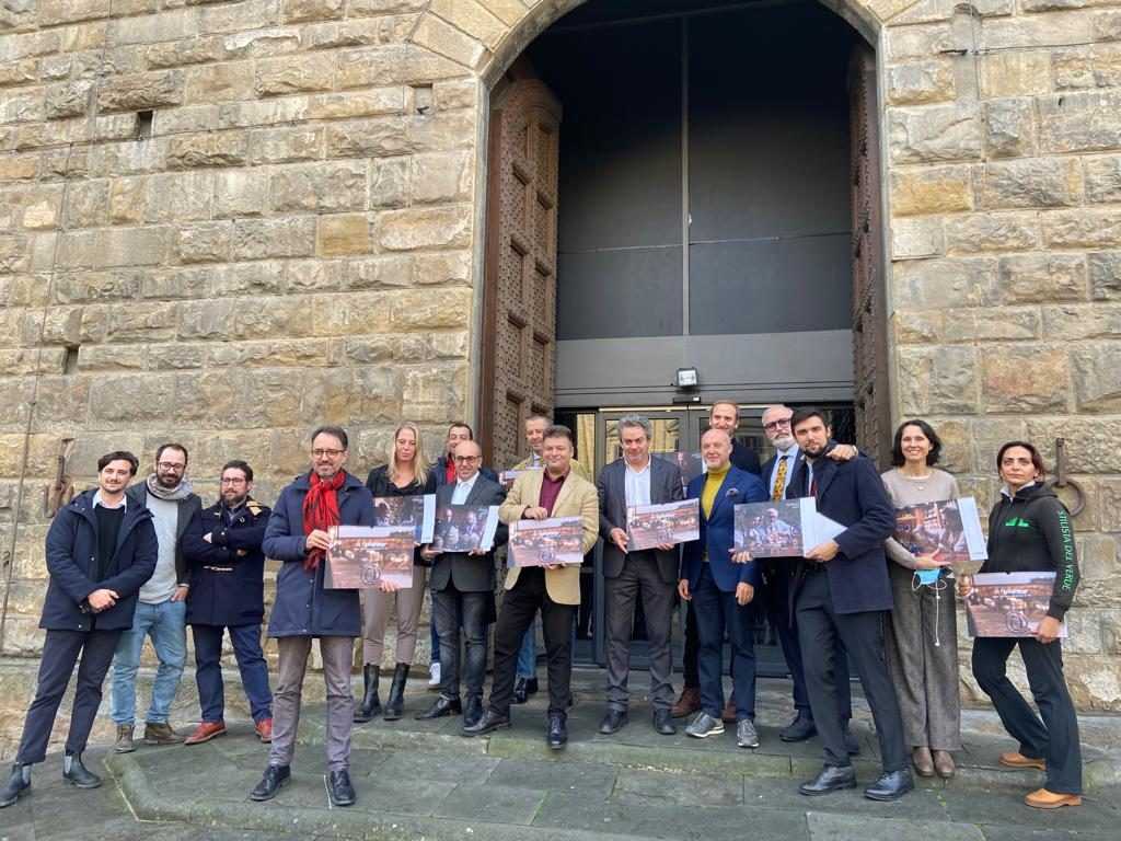 Gli artigiani coinvolti con l'Assessore Federico Gianassi, Alessandro Sorani, Jacopo Ferretti e il team di Segno